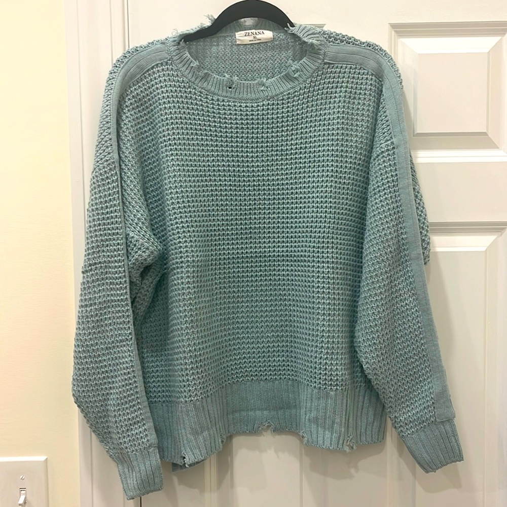 Zenana distressed women’s sweater size XL
